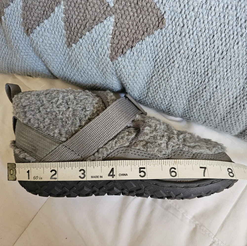 Chacos Ramble Fluff bootie. Shearling Cozy Gray Kids Sz 1. Unisex - Picture 4 of 11